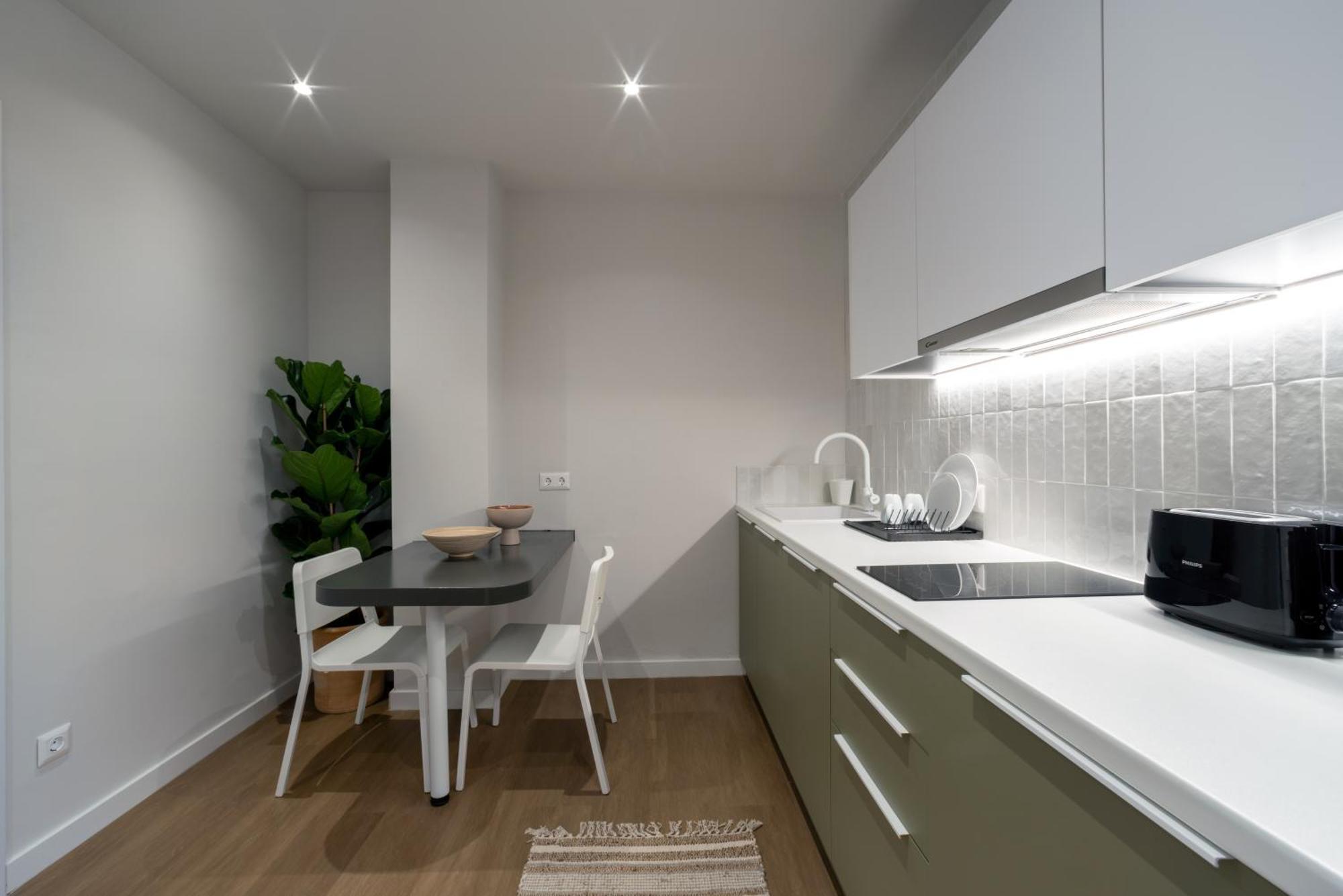 Central Bliss Apartments By Upstreet Athena Bagian luar foto